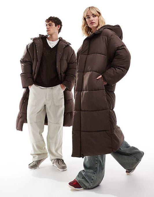 Unisex maxi puffer jacket with hood in brown