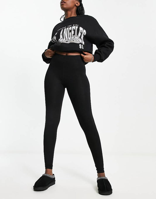 https://images.asos-media.com/products/asos-design-leggings-in-black/203403630-1-black?$n_750w$&wid=750&fit=constrain