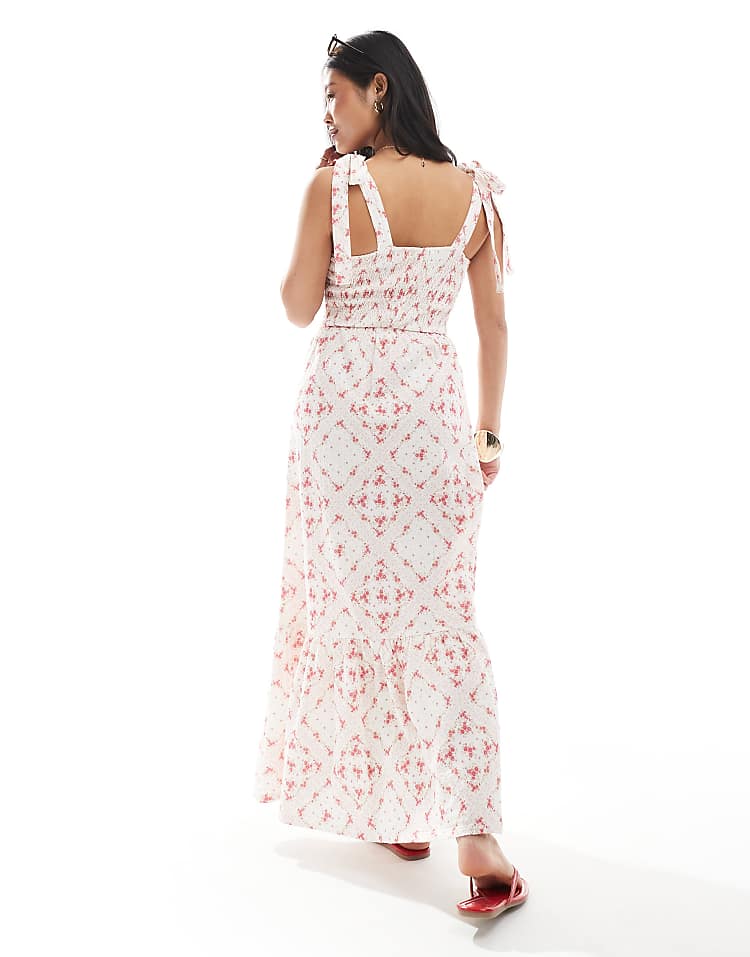 https://images.asos-media.com/products/miss-selfridge-petite-seersucker-tie-shoulder-tiered-maxi-dress-in-scarf-print/207764372-2?$n_750w$&wid=750&fit=constrain