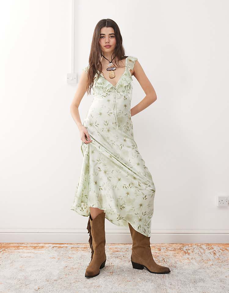 https://images.asos-media.com/products/reclaimed-vintage-maxi-cami-tea-dress-with-flutter-sleeves-in-green-floral-print/207813121-2?$n_750w$&wid=750&fit=constrain