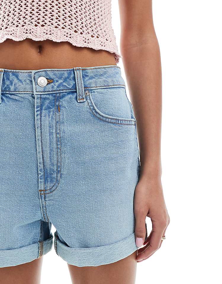 https://images.asos-media.com/products/asos-design-denim-comfort-mom-short-in-light-wash/208141351-5?$n_750w$&wid=750&fit=constrain