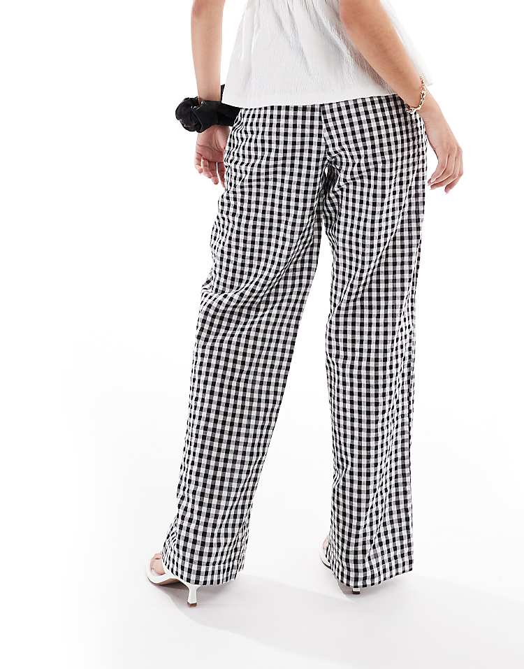 https://images.asos-media.com/products/pieces-high-waist-wide-leg-trousers-in-black-gingham-print/208143518-3?$n_750w$&wid=750&fit=constrain