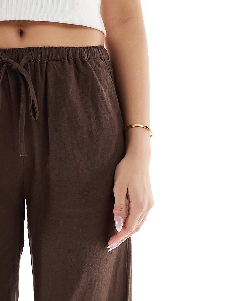 https://images.asos-media.com/products/pullbear-high-waisted-linen-look-trousers-in-brown/208149605-5?$n_750w$&wid=750&fit=constrain