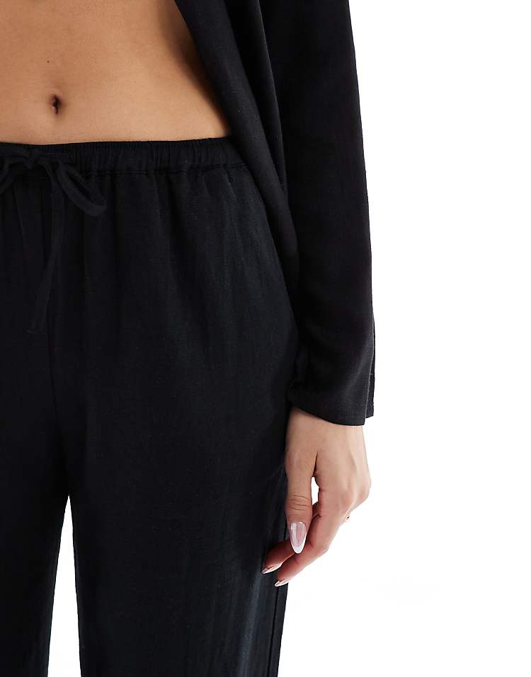 https://images.asos-media.com/products/pullbear-high-waisted-linen-look-trousers-in-black/208149714-5?$n_750w$&wid=750&fit=constrain