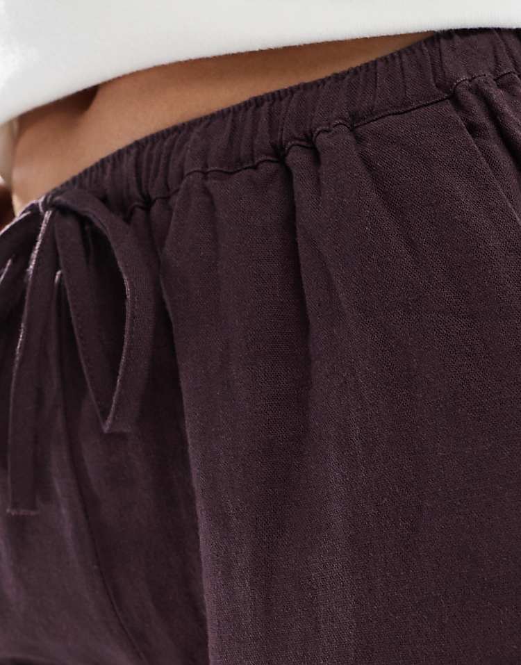 https://images.asos-media.com/products/pullbear-high-waisted-linen-look-trousers-in-wine/208149954-3?$n_750w$&wid=750&fit=constrain