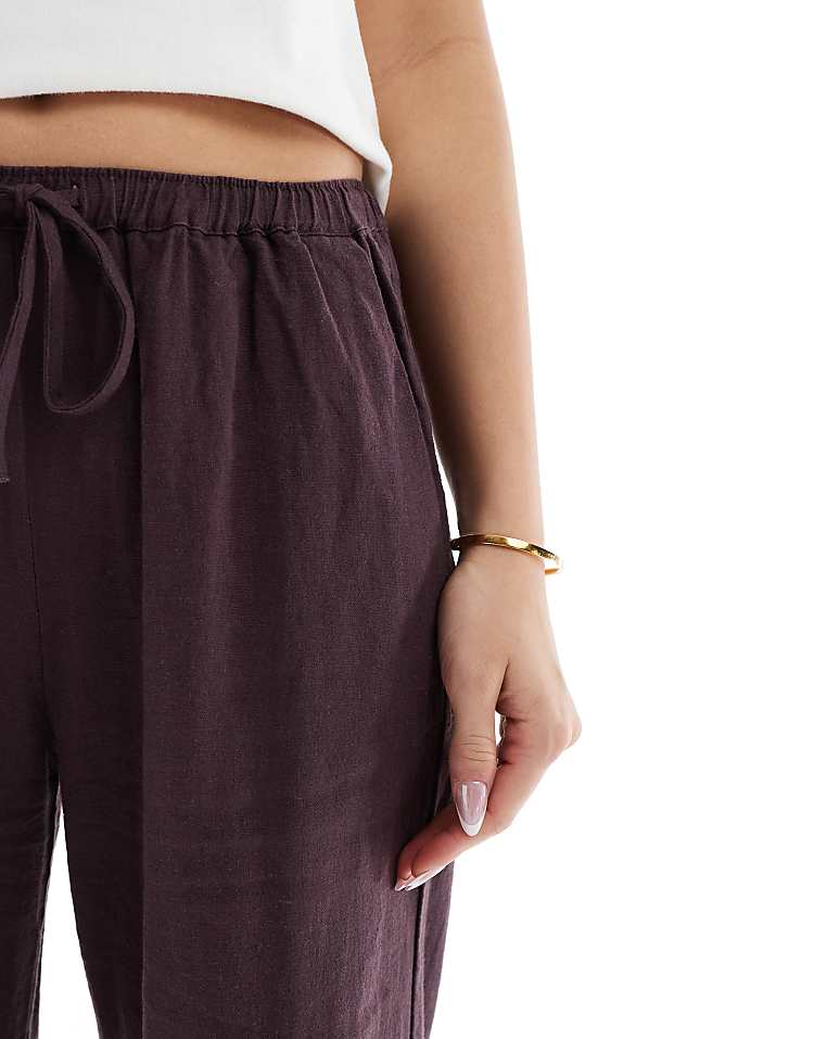 https://images.asos-media.com/products/pullbear-high-waisted-linen-look-trousers-in-wine/208149954-5?$n_750w$&wid=750&fit=constrain