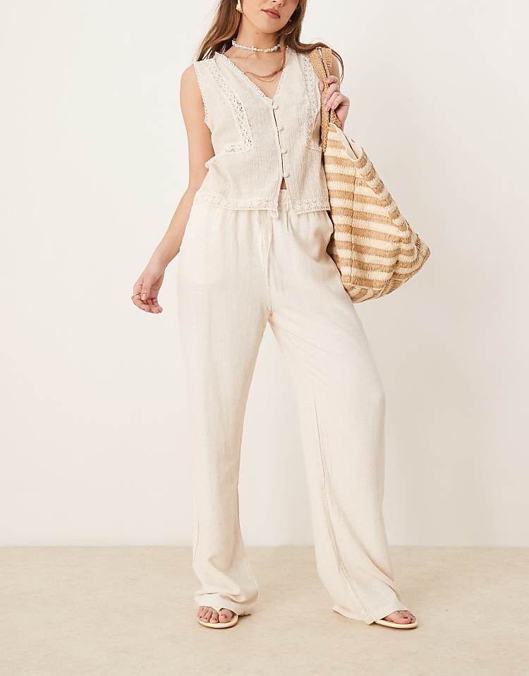 https://images.asos-media.com/products/stradivarius-linen-look-pull-on-trouser-in-natural/208178903-1-ecru?$n_750w$&wid=750&fit=constrain