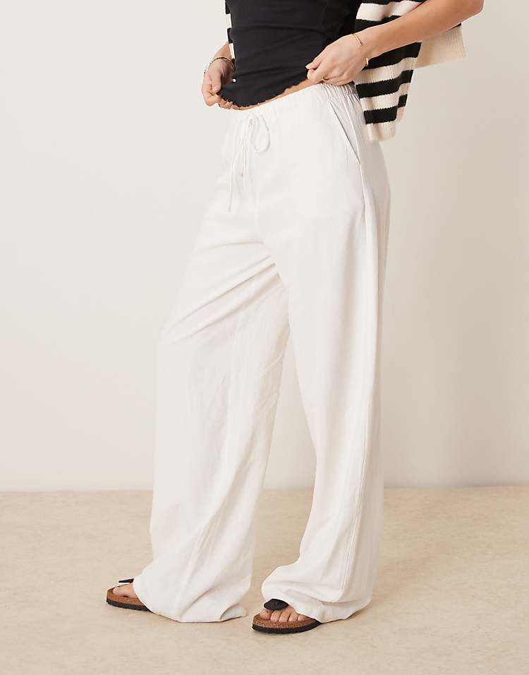 https://images.asos-media.com/products/stradivarius-linen-look-pull-on-trouser-in-white/208178944-2?$n_750w$&wid=750&fit=constrain