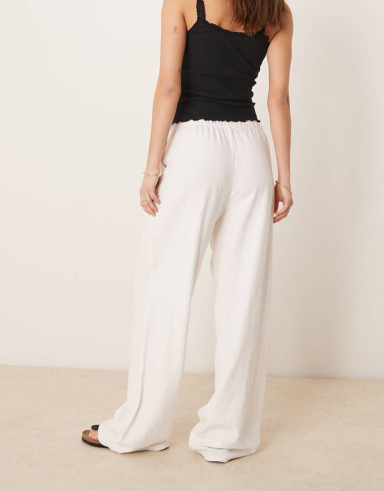 https://images.asos-media.com/products/stradivarius-linen-look-pull-on-trouser-in-white/208178944-3?$n_750w$&wid=750&fit=constrain