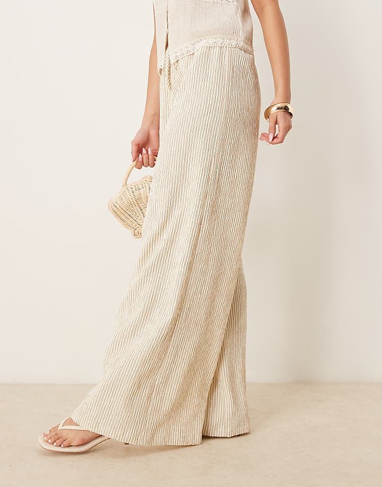 https://images.asos-media.com/products/stradivarius-linen-look-wide-leg-trouser-in-beige-stripe/208268114-3?$n_750w$&wid=750&fit=constrain