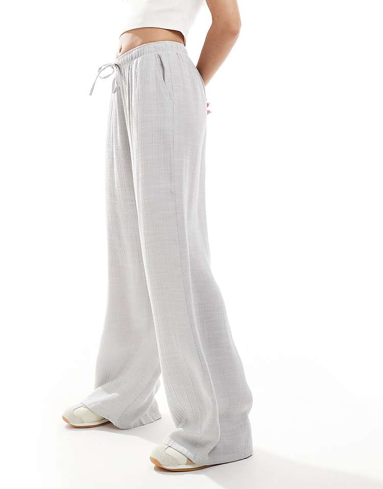 https://images.asos-media.com/products/stradivarius-linen-look-pull-on-crinkle-trouser-in-light-grey/208362063-2?$n_750w$&wid=750&fit=constrain