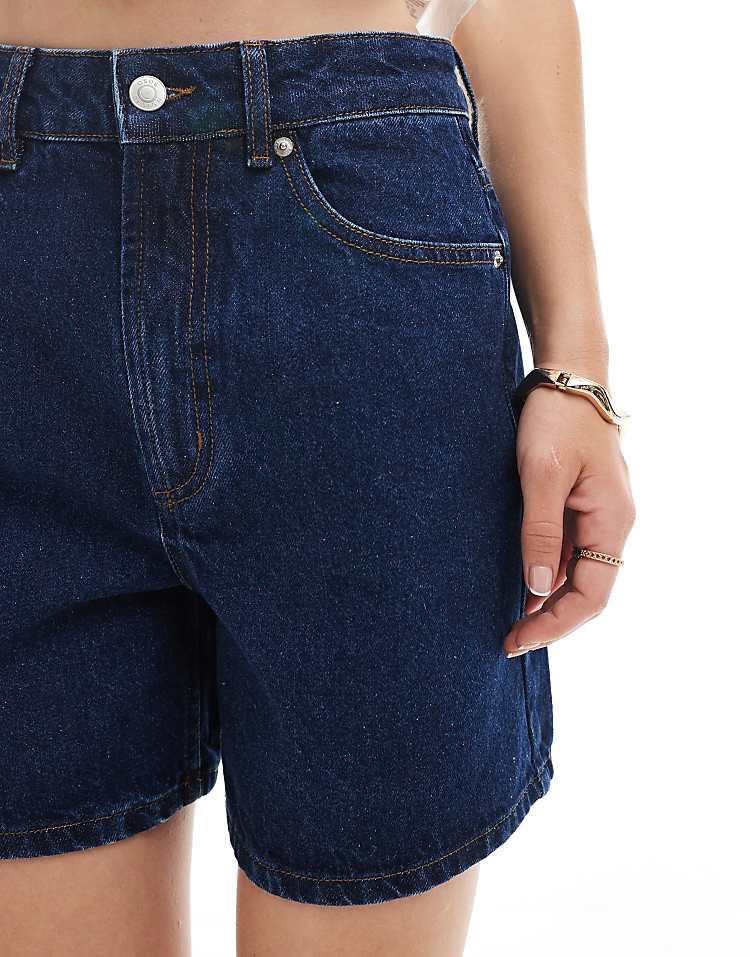 https://images.asos-media.com/products/asos-design-denim-dad-short-in-rinse-wash/208436264-4?$n_750w$&wid=750&fit=constrain