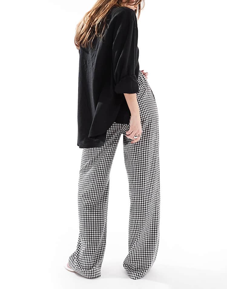 https://images.asos-media.com/products/threadbare-gingham-tie-waist-wide-leg-trousers-in-black-and-white/208634292-5?$n_750w$&wid=750&fit=constrain