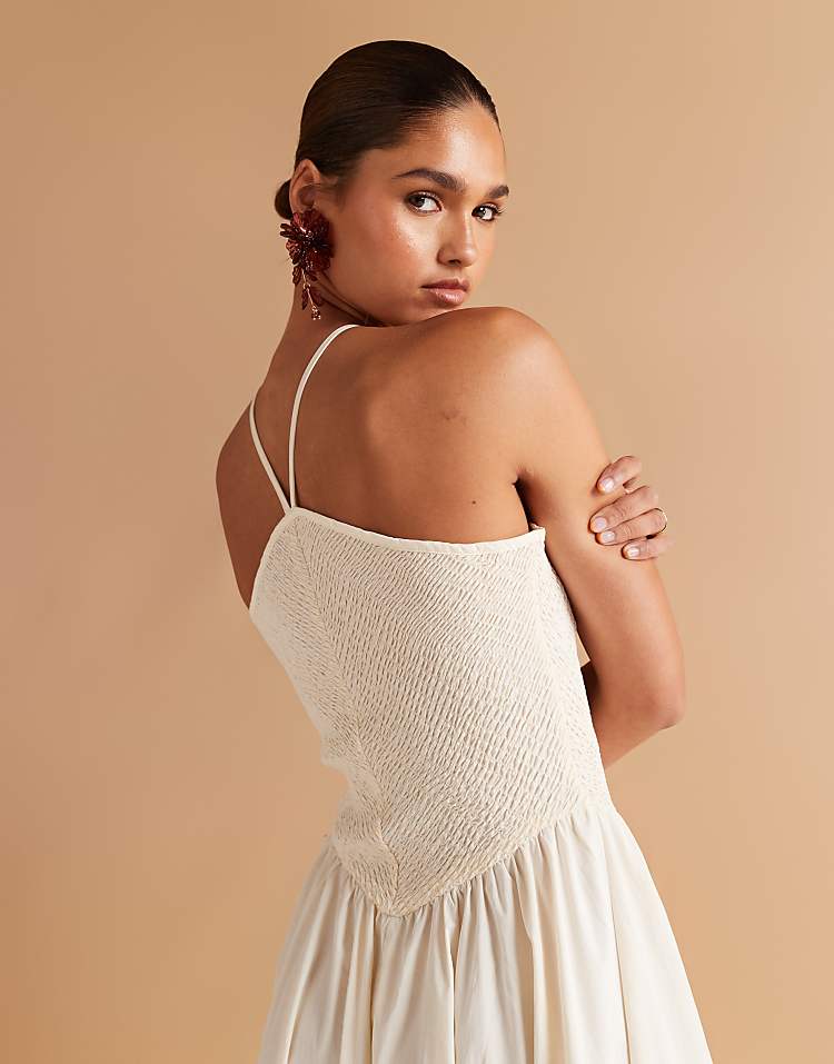 https://images.asos-media.com/products/mango-woven-halter-neck-bodice-dress-with-volume-a-line-skirt-in-ecru/208735157-3?$n_750w$&wid=750&fit=constrain
