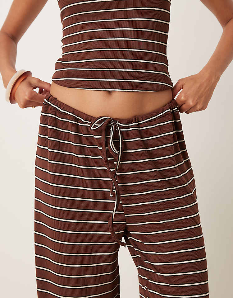 https://images.asos-media.com/products/asos-design-wide-leg-co-ord-trouser-in-choc-stripe/208765615-2?$n_750w$&wid=750&fit=constrain