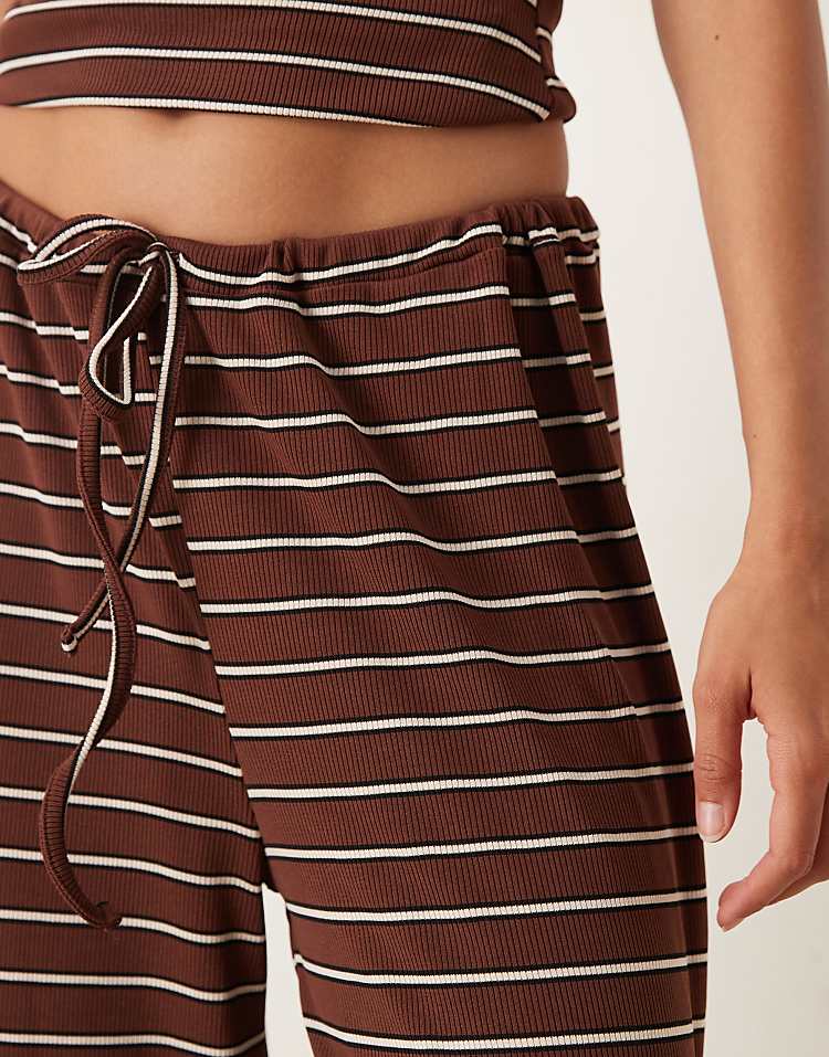 https://images.asos-media.com/products/asos-design-wide-leg-co-ord-trouser-in-choc-stripe/208765615-5?$n_750w$&wid=750&fit=constrain